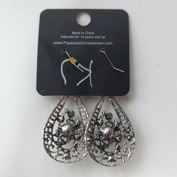Boutique Paparazzi Silver Tone Clear and White Accent Tear Drop Earrings - Picture 4 of 5
